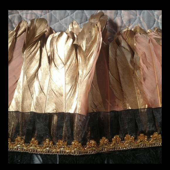 Georgous Feather Neck Piece - Picture 10 of 11